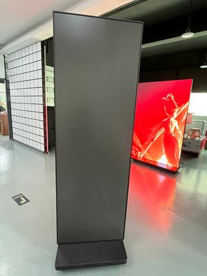 1Affichage d'affichage à LED de.86mm avec une fréquence de rafraîchissement de 3840 Hz et une luminosité de 800 nits pour la publicité en magasin